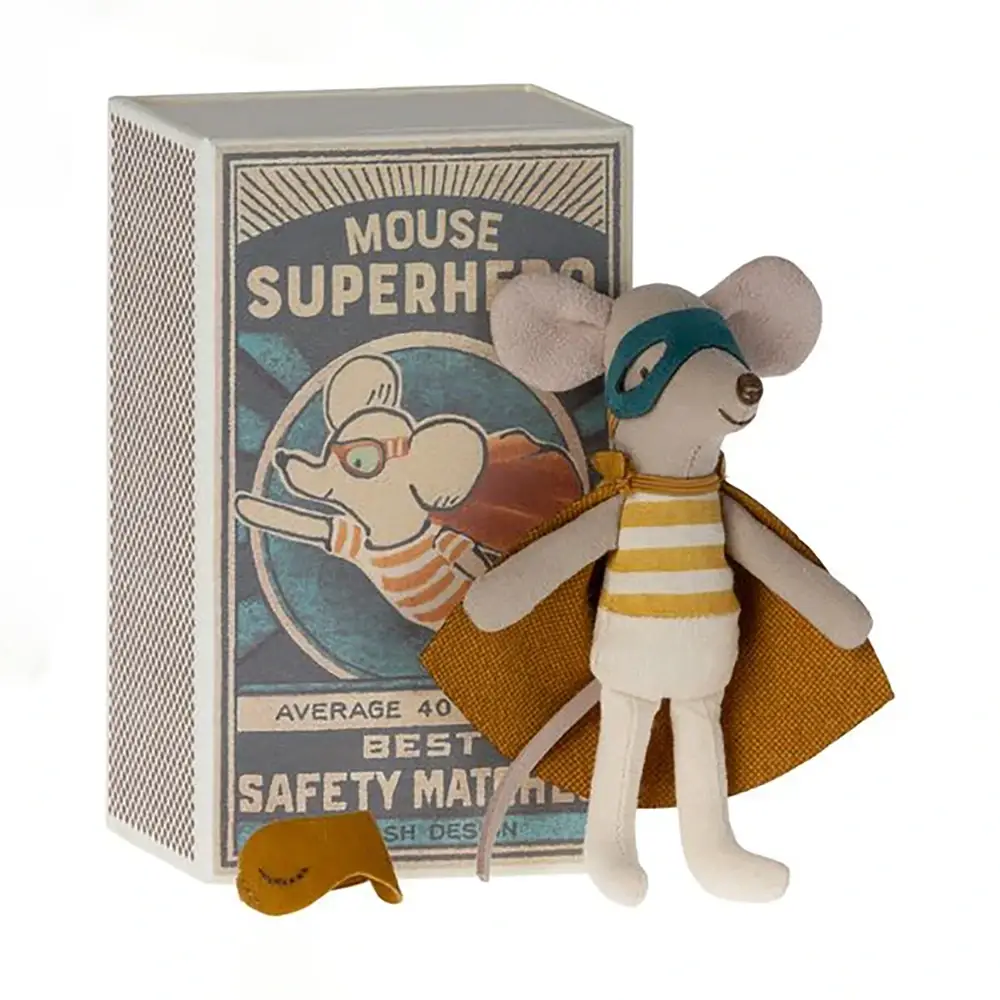 5119-Irmao-Mais-Novo-Ratinho-Super-Heroi-Maileg-2