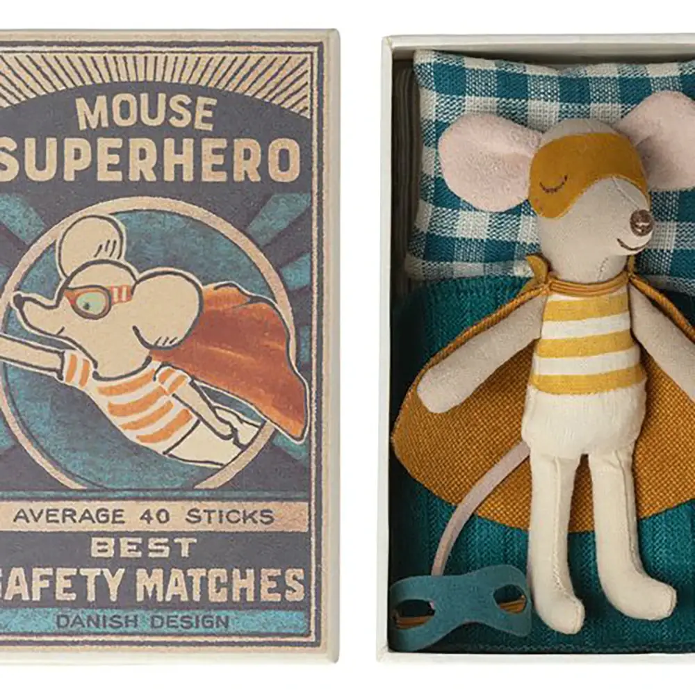 5119-Irmao-Mais-Novo-Ratinho-Super-Heroi-Maileg-3 copiar