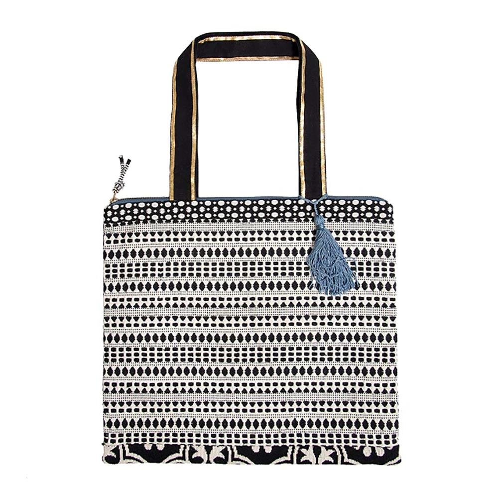 6149-Shopper-Majoie-Preto-Branco-com-Pompom-Bordeaux-1