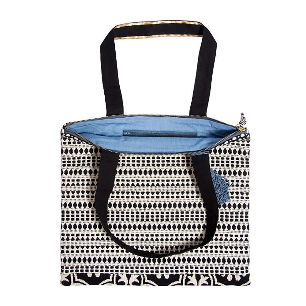 6149-Shopper-Majoie-Preto-Branco-com-Pompom-Bordeaux-3